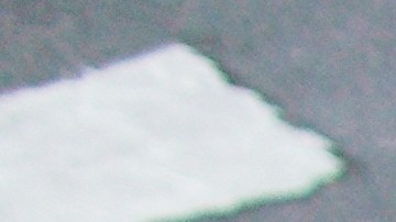 peatón esperando para cruzar la calle