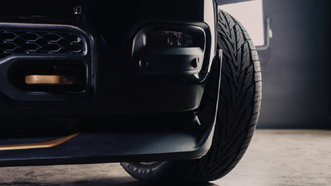 Ram 1500 Lowered tiene llantas perfil bajo 22 pulgadas.