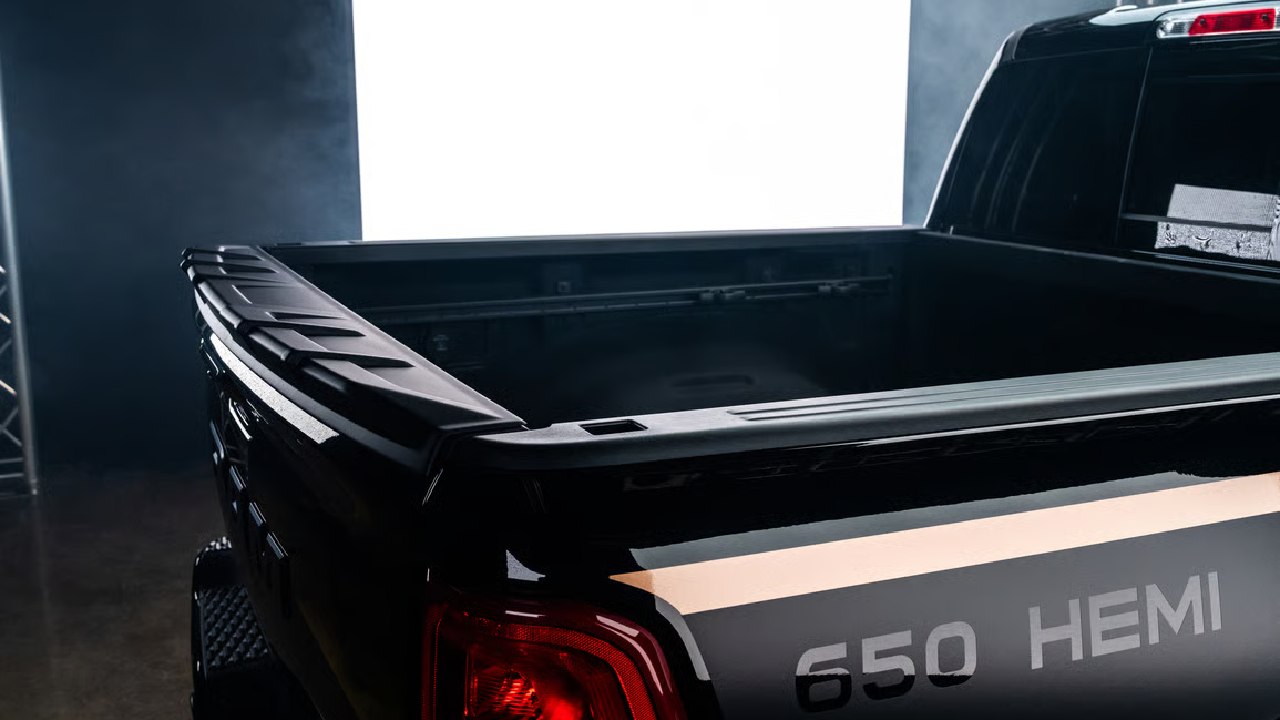 Ram 1500 Lowered tiene una caja aerodinámica.