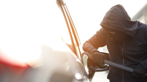 Los ladrones usan grilletes para entrar a los autos robados