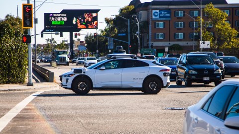 Los robotaxis de Waymo son los pioneros en brindar el servicio autónomo.