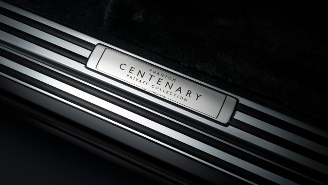 Rolls-Royce Phantom Centenary tiene inscripciones exclusivas.