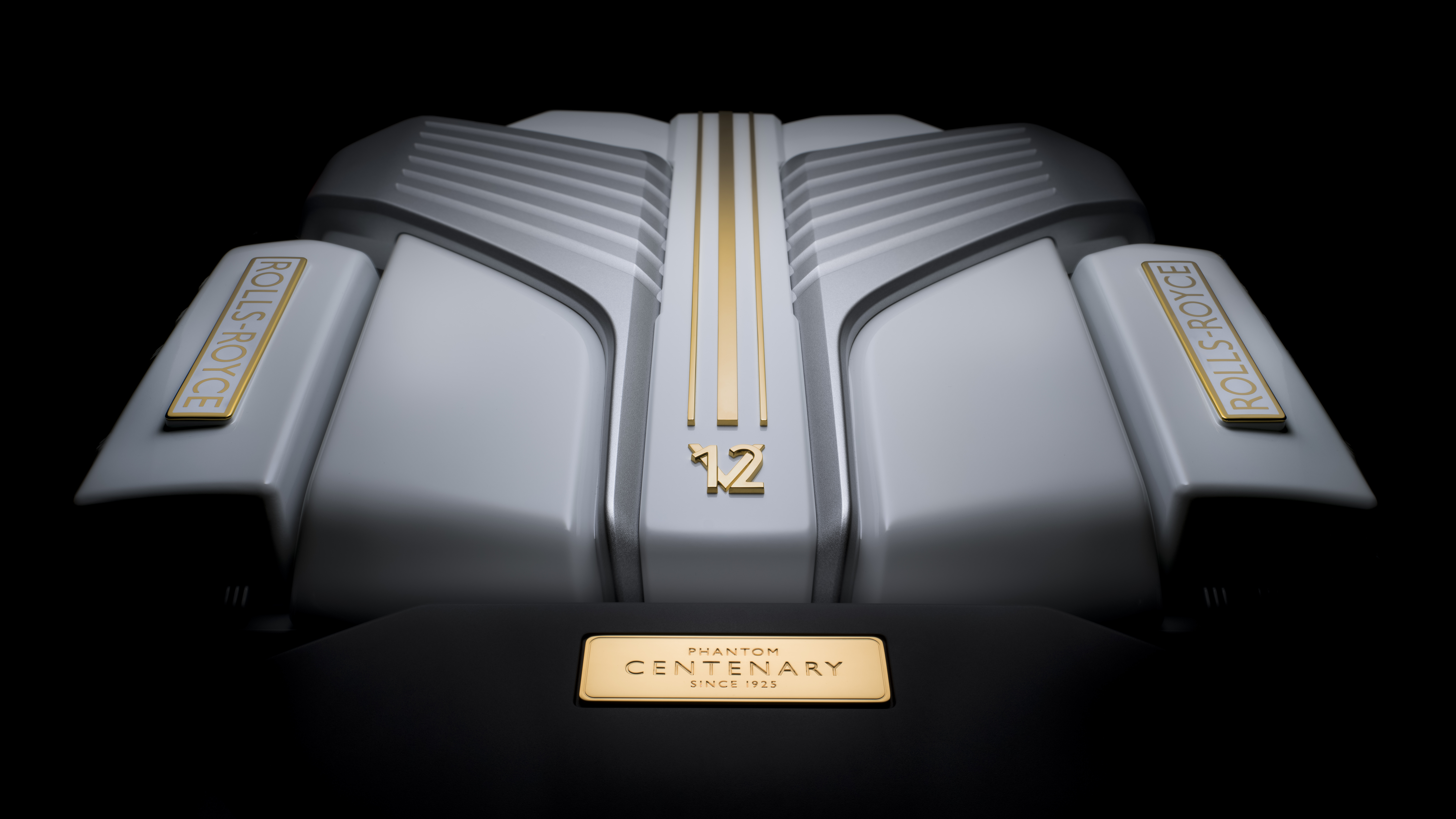 Rolls-Royce Phantom Centenary tiene un motor con detalles en oro.