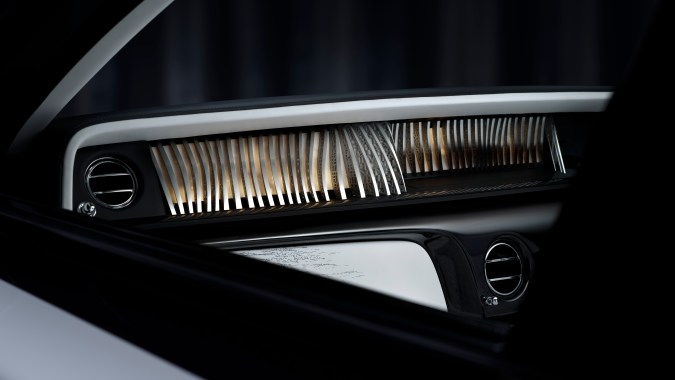 Rolls-Royce Phantom Centenary presenta una Galeria de Antología única.
