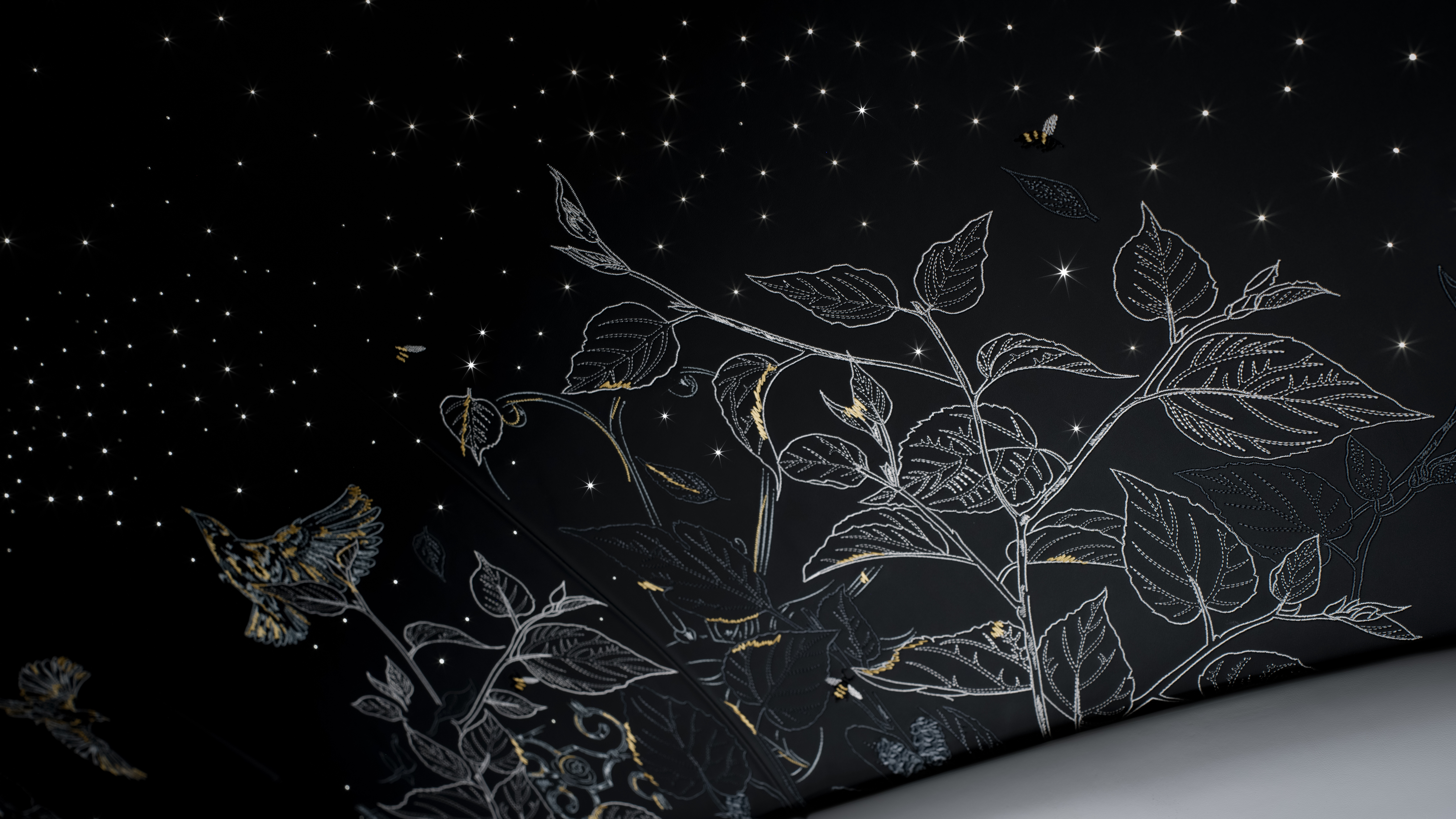 Rolls-Royce Phantom Centenary presenta un starlight especial.