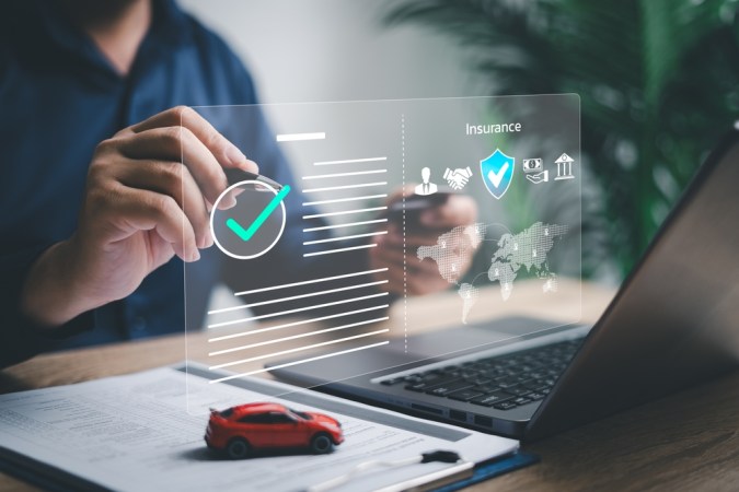 Business International Insurance, garantía de control de calidad de normas concepto de tecnología empresarial,Norma de comprobación de documentos de Businessman,Certificado global de productos de automóvil