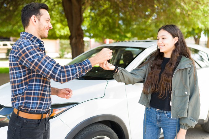 requisitos de seguro para conductores adolescentes