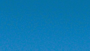 Una escena animada de tailgating con carpas coloridas, banderas y personas reunidas alrededor de vehículos en un campo de hierba, con un edificio de estadio de fondo bajo un cielo azul despejado.