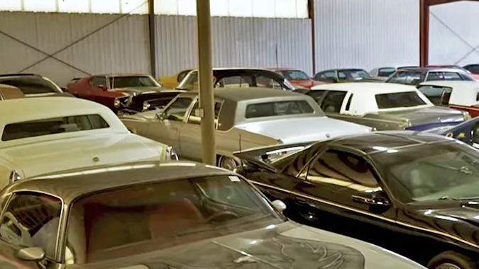 La colección de Greg Rusk tiene más de 1,300 autos.