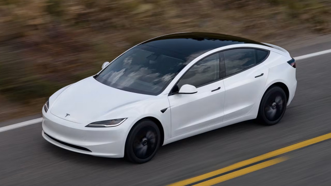 Tesla Model 3 Standard tiene pequeños cambios que abaratan costos.