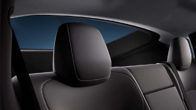 Tesla Model Y Standard le quita la segunda pantalla a la parte trasera.