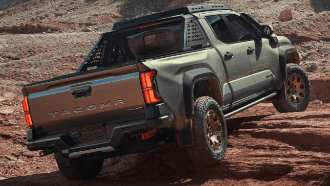 Toyota Tacoma 2025 tiene grandes capacidades todoterreno.
