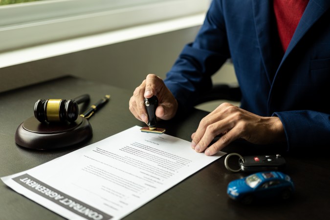 Muchas personas han sido afectadas por las estafas de venta de autos.