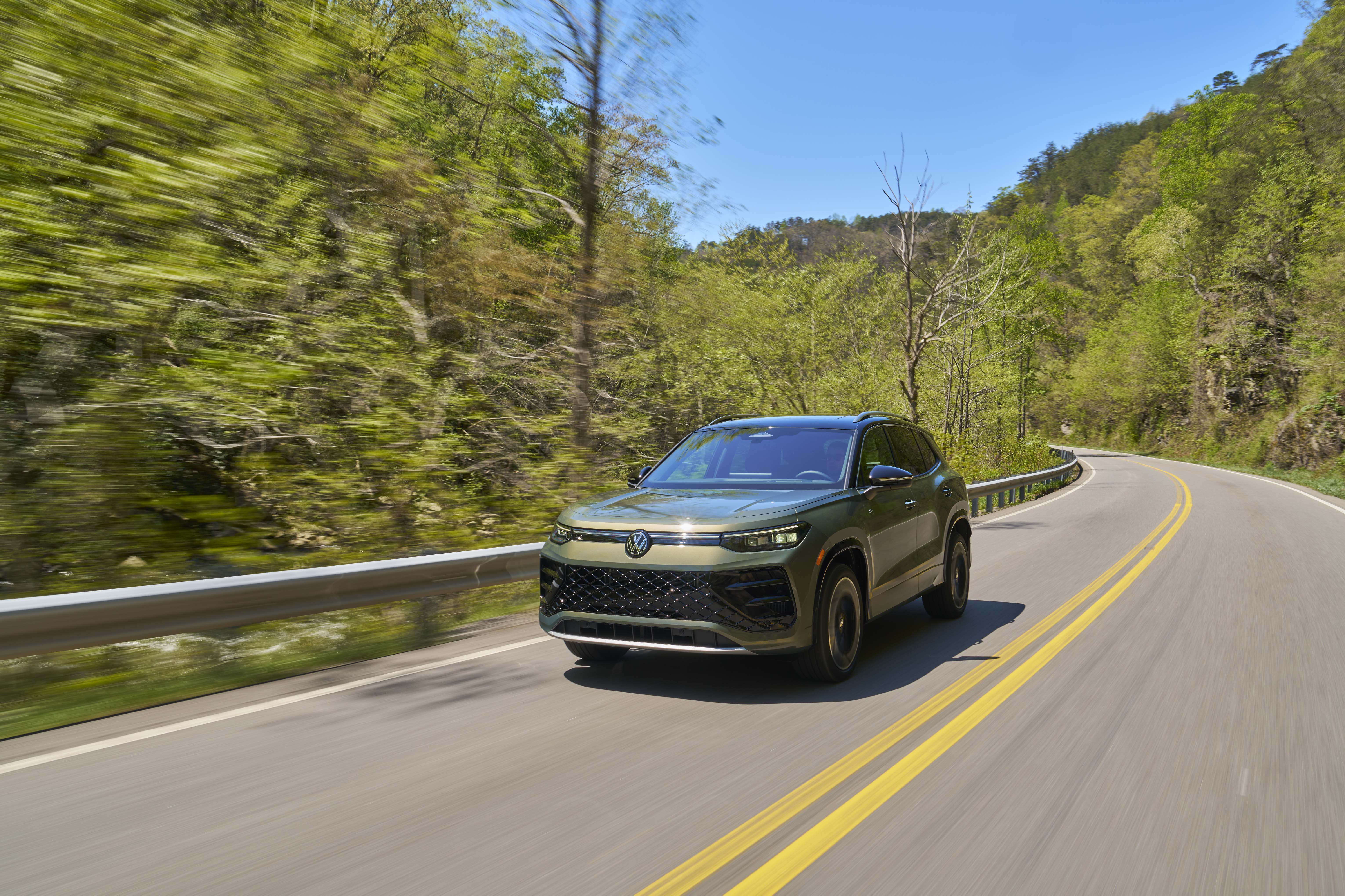 Volkswagen Tiguan SEL R-Line Turbo 2026 tiene una gran potencia.