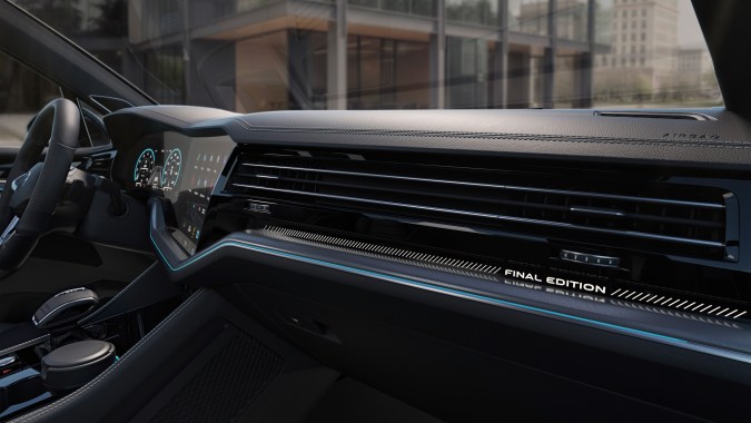 Volkswagen Touareg 2026 Final Edition tiene inscripciones en varias zonas.