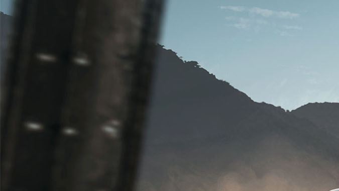 Volkswagen Amarok pick-up negra en ambiente off-road