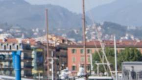 Mercedes 35 CV en el puerto, auto clásico que marcó el nacimiento del automóvil moderno hace 125 años.