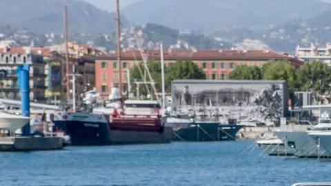 Mercedes 35 CV en el puerto, auto clásico que marcó el nacimiento del automóvil moderno hace 125 años.