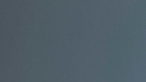 Toyota Hilux BEV 2026 cargando, camioneta pickup eléctrica, infraestructura de carga, movilidad cero emisiones, eficiencia energética, nuevo estándar sostenible en pickups.