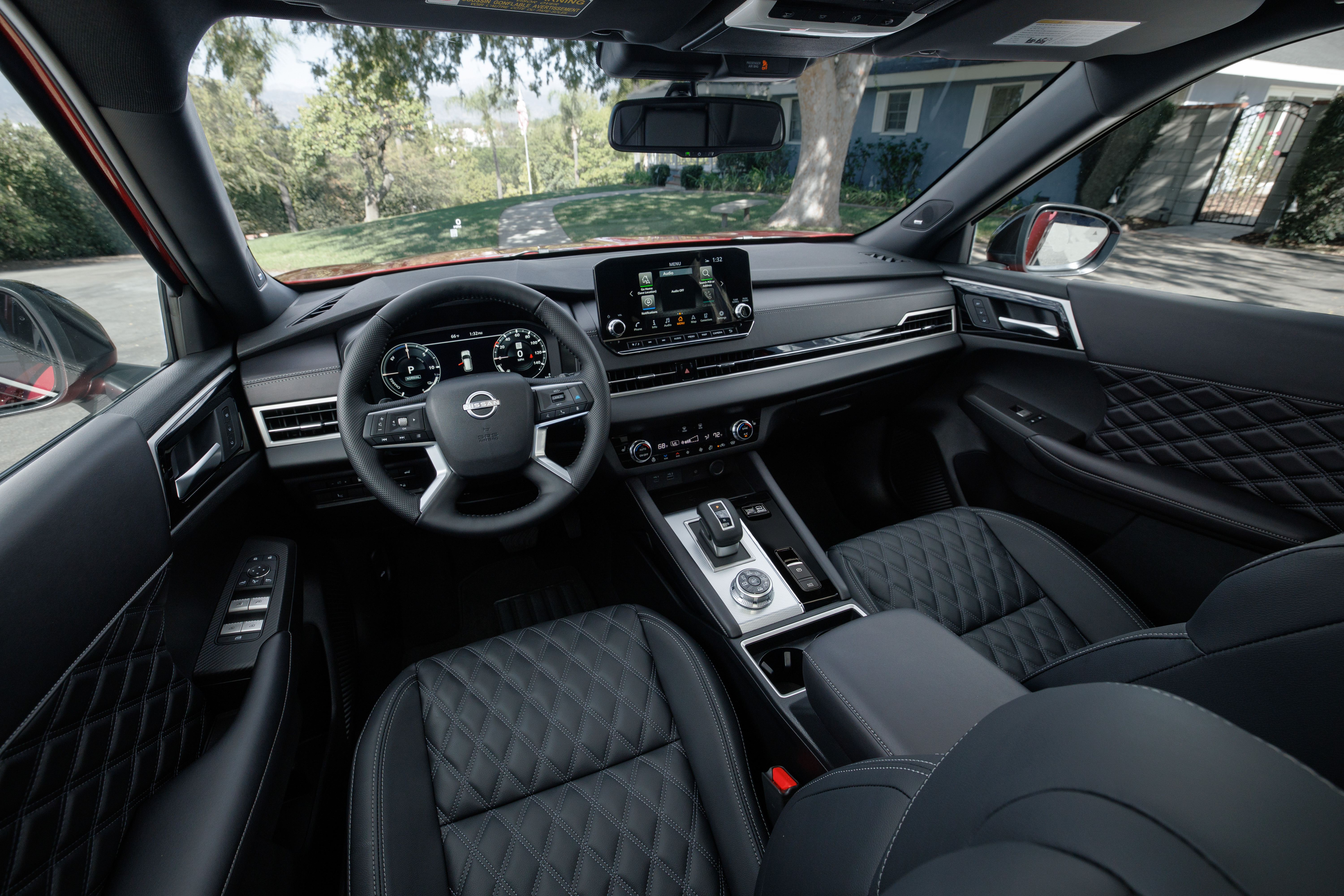 Nissan Rogue Plug-in Hybrid 2026 tiene un interior espacioso.