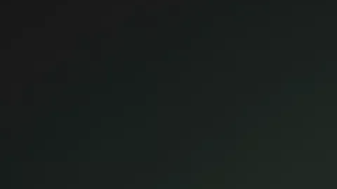 BMW Z4 M40i 2026 de color verde en foto de estudio.