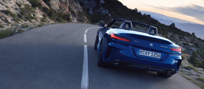 Z4 M40i 2026 en una carretera