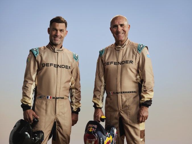 Land Rover Defender Dakar D7X-R 2026 estará con un piloto 14 veces ganador del Dakar.