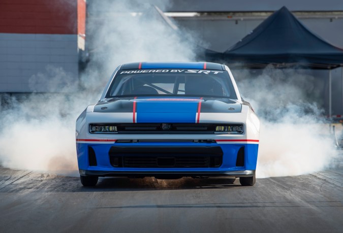 Dodge Charger Hustle Stuff Drag Pak 2026 solamente se fabricarán 50 unidades.