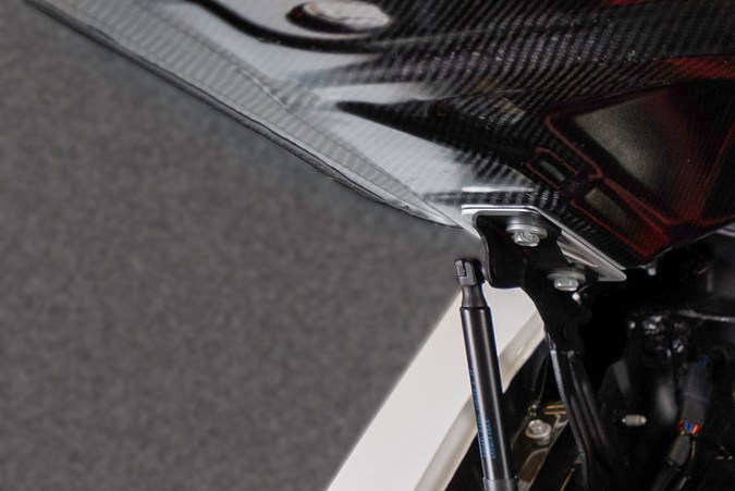 Dodge Charger Hustle Stuff Drag Pak 2026 tiene un motor SRT Hemi V8.