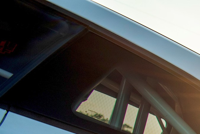 Dodge Charger Hustle Stuff Drag Pak 2026 está diseñado para carreras en rectas.