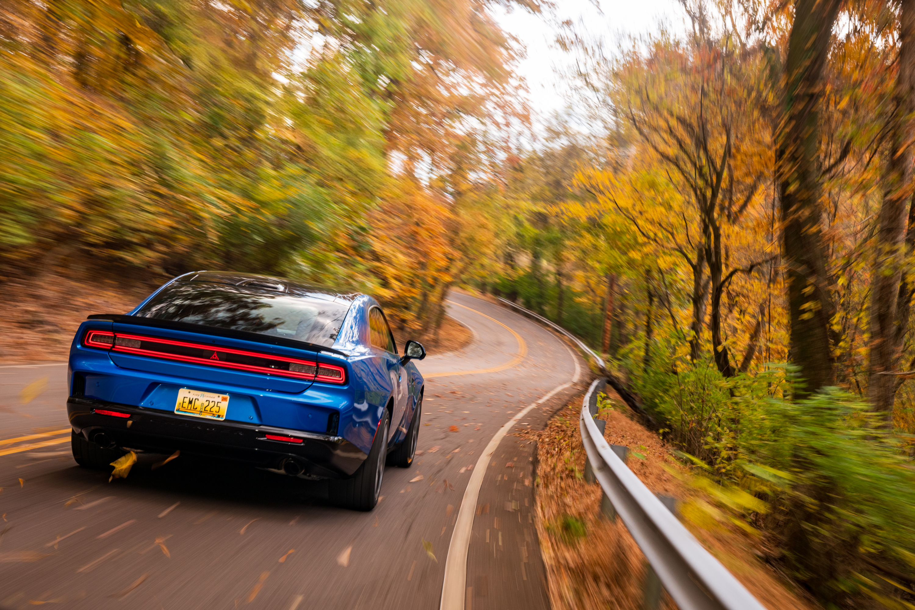 Dodge Charger Scat Pack 2026 tiene un buen sistema de suspensión.