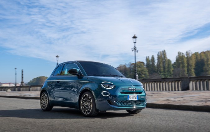 Fiat 500 Hybrid marca la vuelta de los motores a gasolina en el 500.