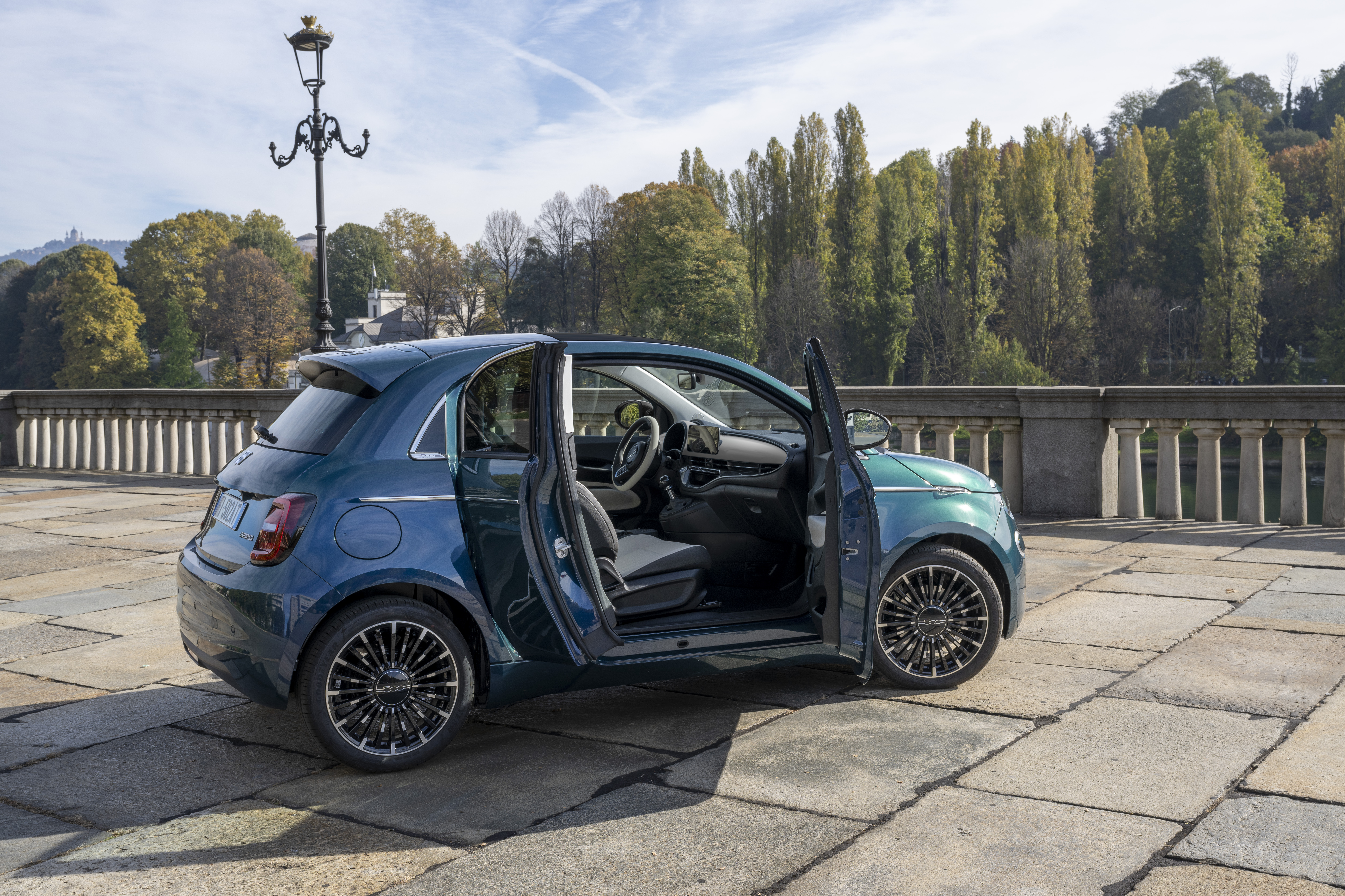 Fiat 500 Hybrid se venderá en tres acabados.