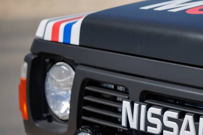 Nissan Patrol Y60 1990 por Forsberg Racing tiene un exterior equipado para terrenos difíciles.