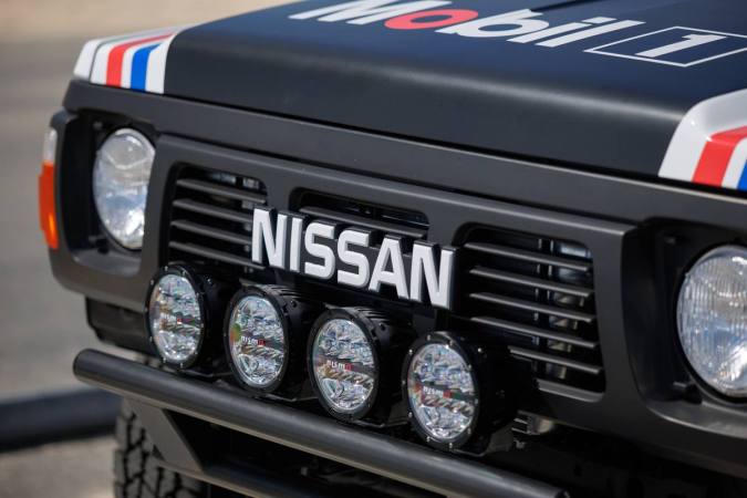 Nissan Patrol Y60 1990 por Forsberg Racing tiene un exterior equipado para terrenos difíciles.