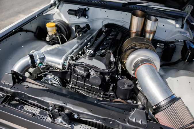 Nissan Patrol Y60 1990 por Forsberg Racing tiene un poderoso motor que genera 1,000 caballos de fuerza.