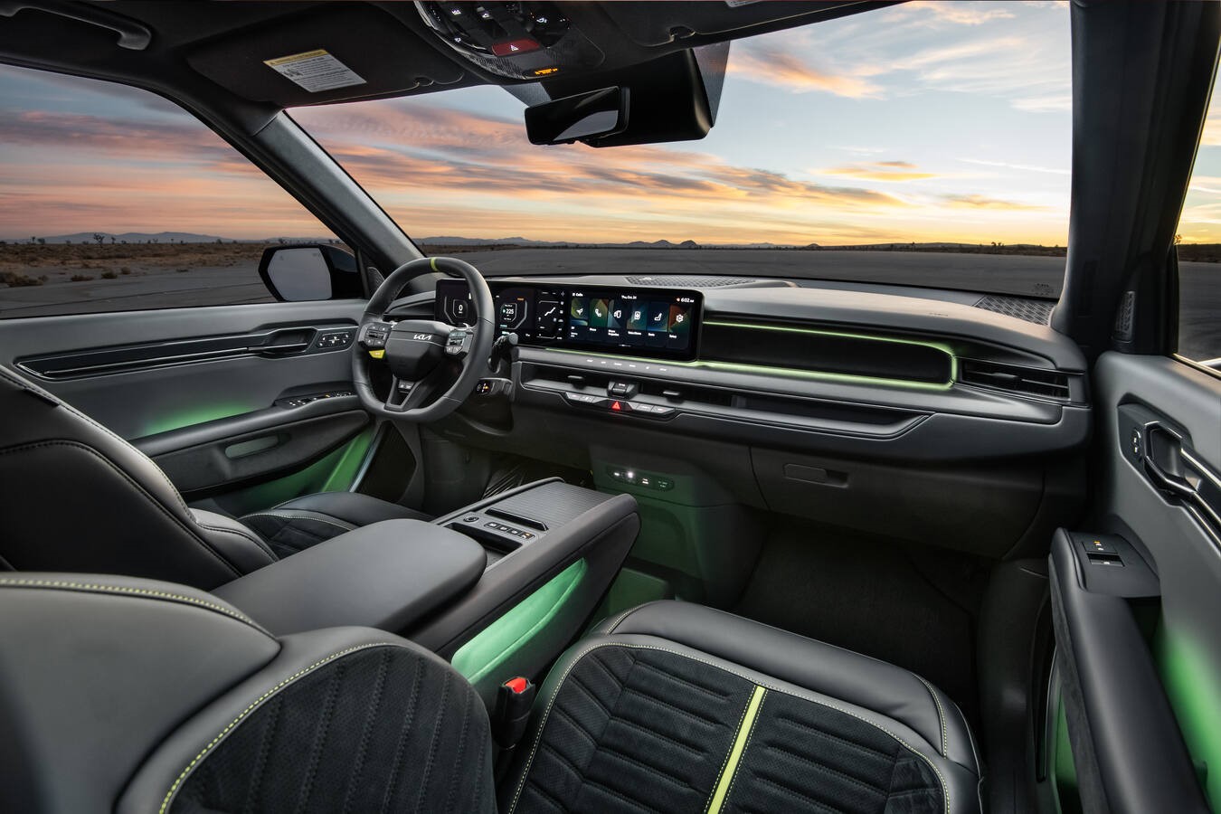 Interior del Kia EV9 GT 2026, pantalla digital panorámica, acabados modernos y detalles deportivos en SUV eléctrico de última generación.