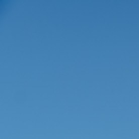 BMW M340i 50 Jahre Edition color azul, vista lateral, celebrando 50 años del Serie 3 con diseño deportivo y elegante.