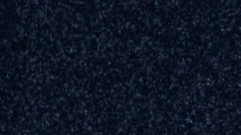 Polestar 2 color blanco sobre la carretera