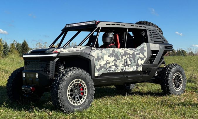 SCION 01 Concept Toyota SEMA 2025, vehículo off-road camuflado, diseño futurista y resistente para aventuras extremas, innovación en autos todoterreno.