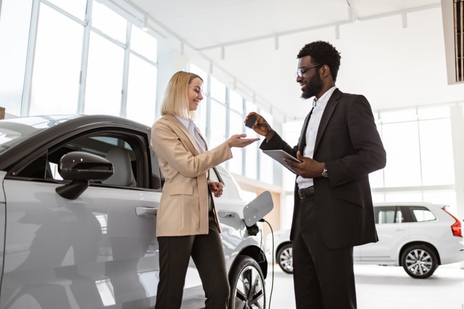 compañía de alquiler de autos