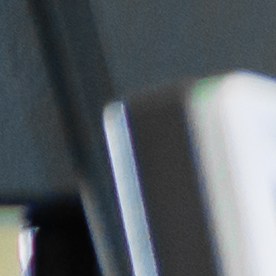 Mecánica con herramienta de diagnóstico en taller de coches