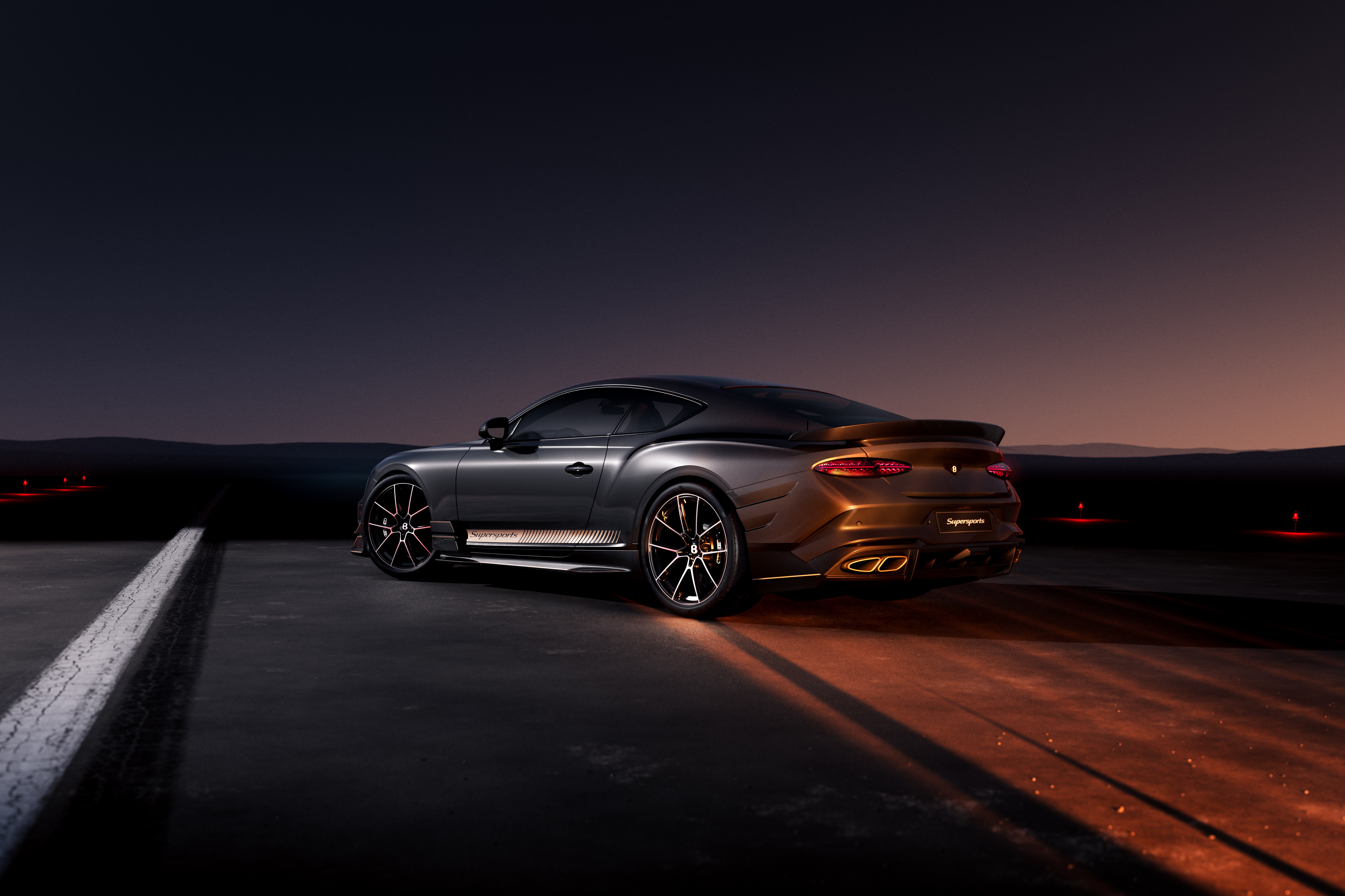 Bentley Continental GT Supersport tiene detalles en fibra de carbono.