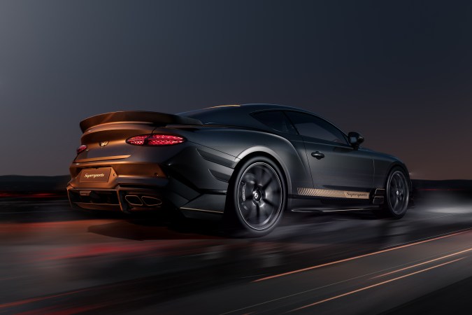 Bentley Continental GT Supersport tiene un motor V8 con tracción trasera.