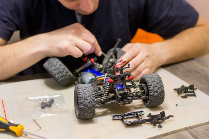 Muchos autos RC se pueden ajustar en amortiguación y motor.