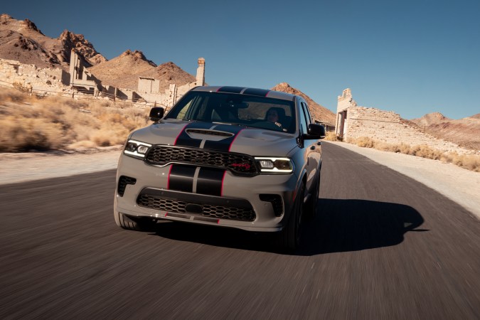Dodge Durango SRT 2026 genera más de 700 caballos de fuerza.