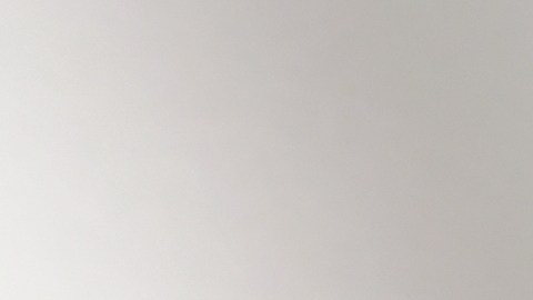 Cinturón de seguridad mal ajustado causando efecto submarino en un choque.