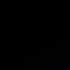 Espejo lateral del carro con gotas de agua