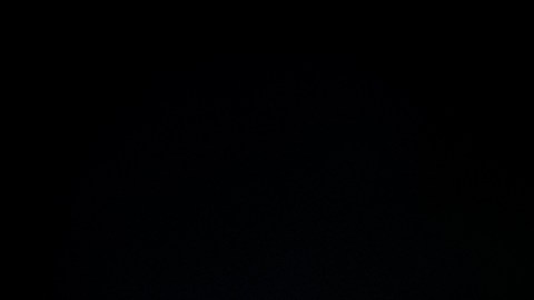 Espejo lateral del carro con gotas de agua