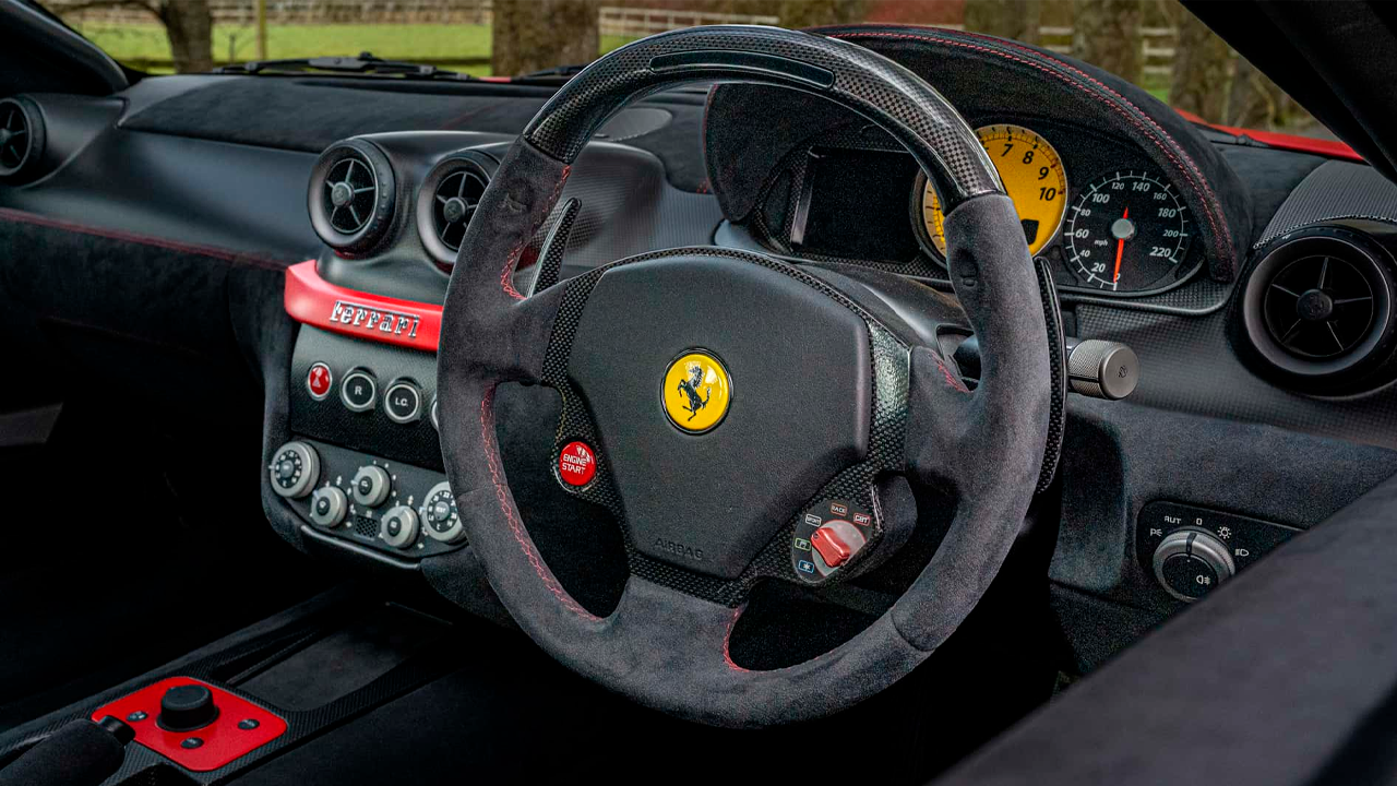 Talos XXT tiene un interior idéntico al Ferrari original.